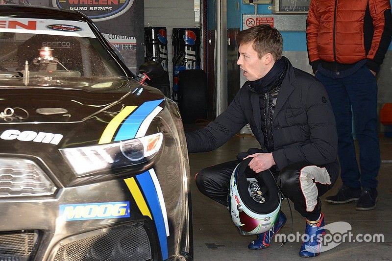 Kvyat asiste a un test de NASCAR Euro Series
