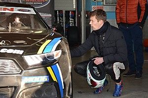 Kvyat asiste a un test de NASCAR Euro Series