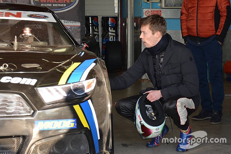 Kvyat uji mobil NASCAR Eropa di Franciacorta