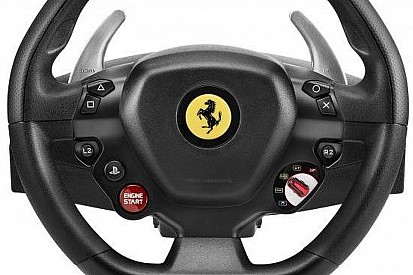 Ferrari-kormánnyal támadhatunk szimulátorozás közben