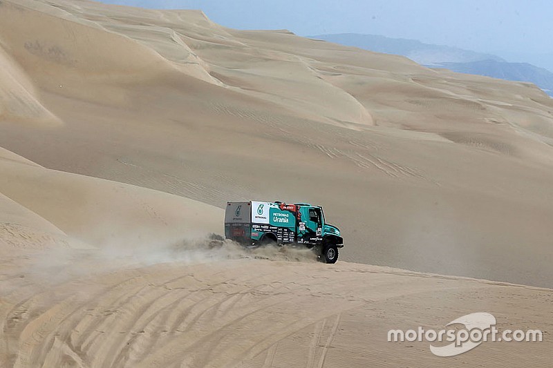 De Rooy met vier trucks naar Dakar, Van den Heuvel nieuwe aanwinst