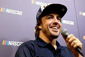 Fernando Alonso e Jimmie Johnson si scambieranno le auto a fine novembre in Bahrain