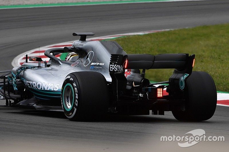 Lewis Hamilton, Mercedes-AMG F1 W09 with lights on rear wing