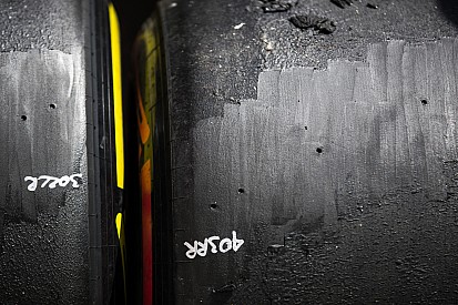 A Mercedes kikéri magának: a Ferrari is komoly hólyagosodással küszködött