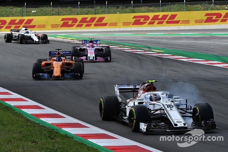 Charles Leclerc, Sauber C37 bloque une roue