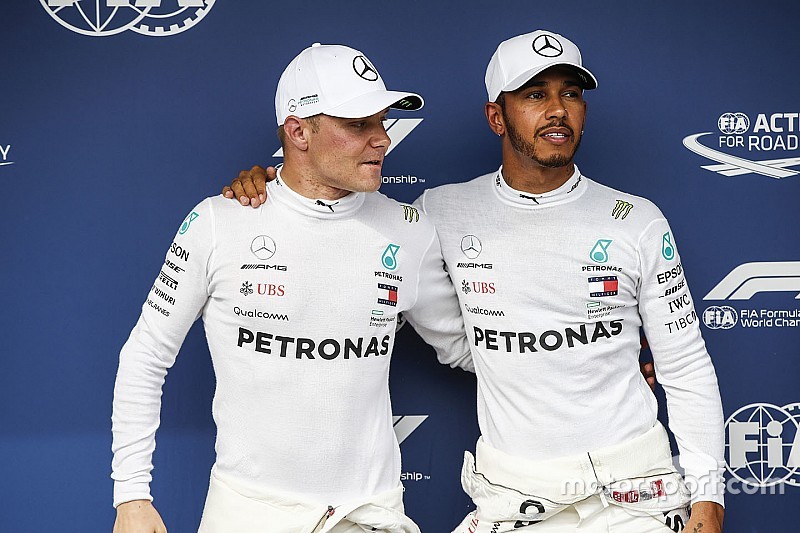Хэмилтон поблагодарил Боттаса за помощь Mercedes в Венгрии