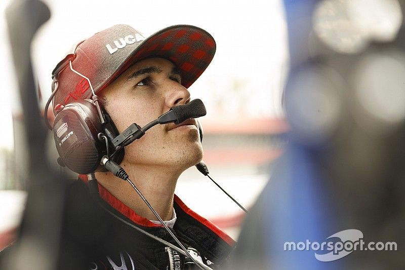 Wickens prosigue su lucha por volver a caminar