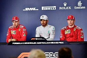 Raikkonen provoca carcajadas de Vettel y Hamilton en conferencia de prensa