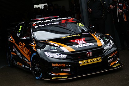 Thruxton BTCC: Neal sets new lap record en route to pole