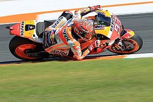 VIDEO: Penyelamatan krusial Marquez di Valencia