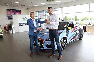 Bárki kipróbálhatja Nagy Dániel versenyautóját
