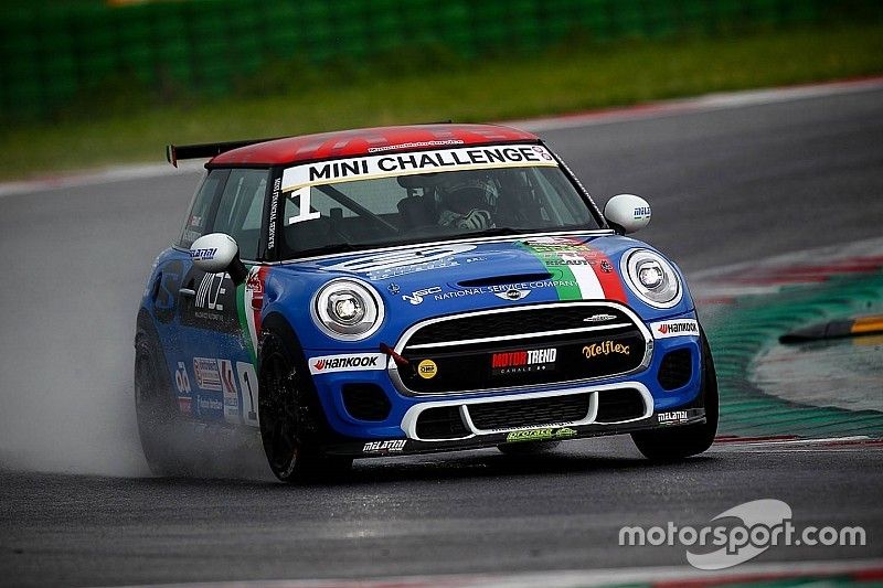 Il campione in carica Sandrucci firma la pole del MINI Challenge a Misano