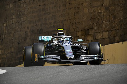Bottas grijpt pole in fors uitgelopen kwalificatie, Verstappen P4