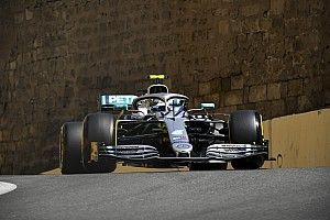 Bottas grijpt pole in fors uitgelopen kwalificatie, Verstappen P4