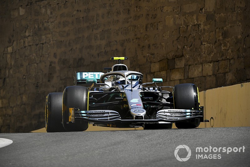 Bottas grijpt pole in fors uitgelopen kwalificatie, Verstappen P4