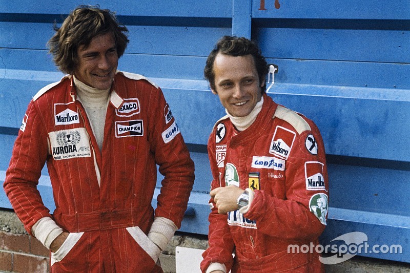Így tisztelegnek az F1-es csapatok Niki Lauda emléke előtt Monacóban