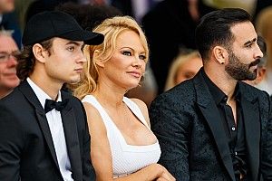Pamela Anderson is beköszönt a Monacói Nagydíjon