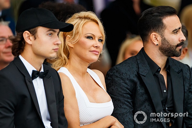 Pamela Anderson is beköszönt a Monacói Nagydíjon