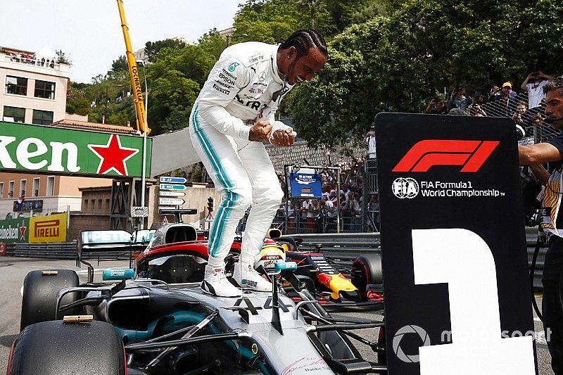 Ganador de la pole Lewis Hamilton, Mercedes AMG F1