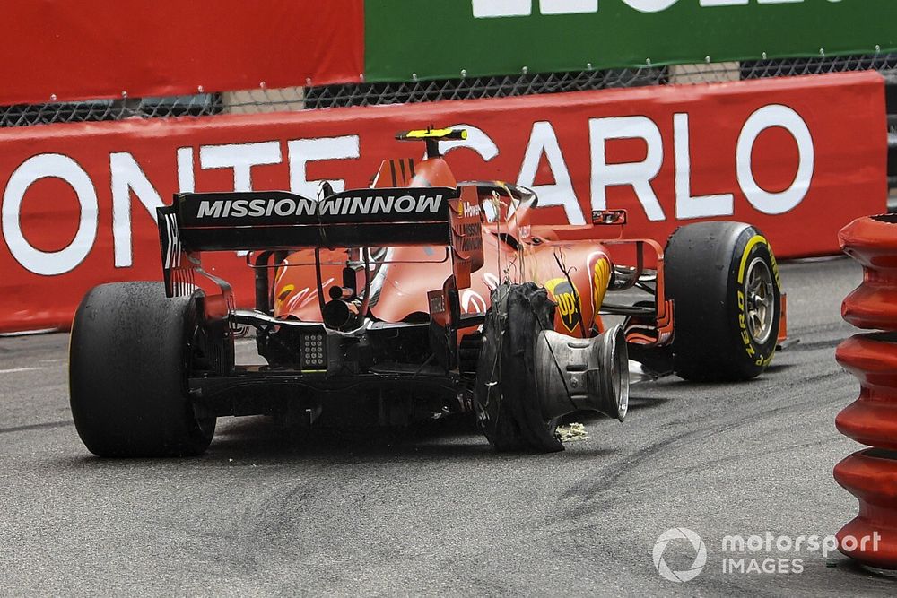 Charles Leclerc, Ferrari SF90, victime d'une crevaison