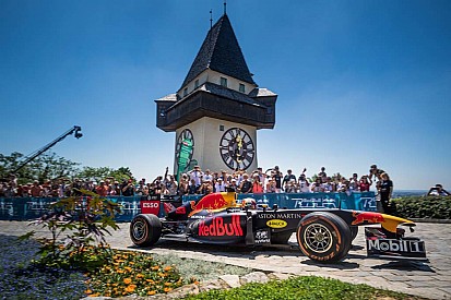 Verstappen beklimt Schloßberg met F1-wagen: “Nooit eerder gedaan”