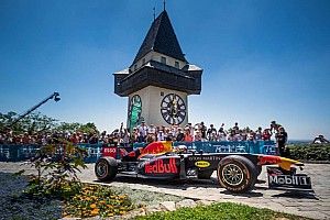 Verstappen beklimt Schloßberg met F1-wagen: “Nooit eerder gedaan”