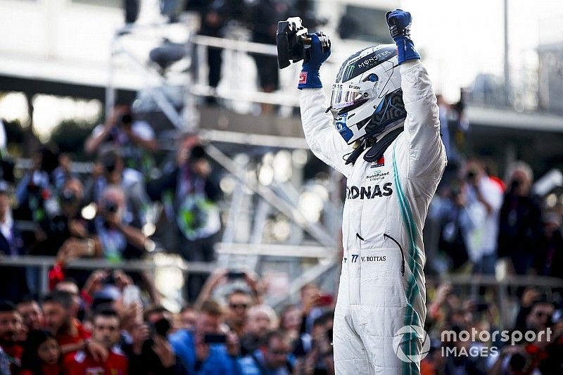 Bottas resiste y Mercedes completa en Bakú su cuarto doblete en cuatro carreras