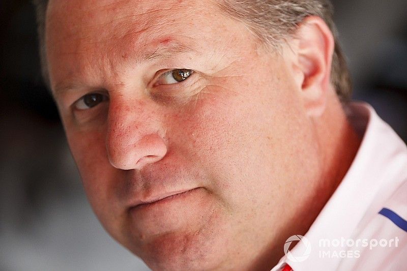 Босс McLaren: Ferrari скрывает причины отказа от тестов новых шин