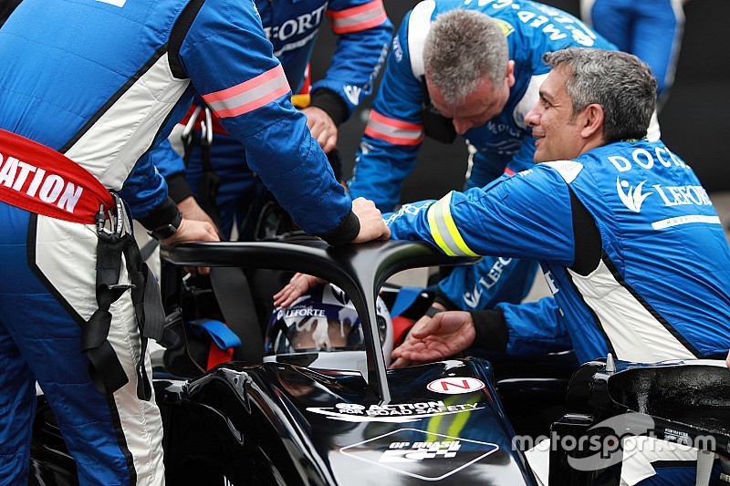 Equipe médica do GP do Brasil simula resgate de piloto
