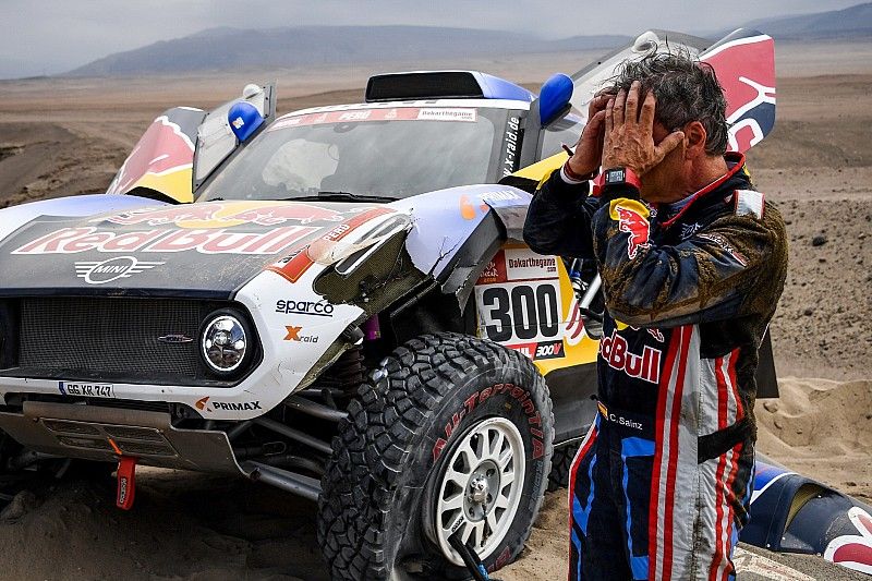 #300 X-Raid Mini JCW Team: Carlos Sainz tras su accidente