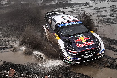 ES12 à 14 - Ogier intercalé entre trois Toyota