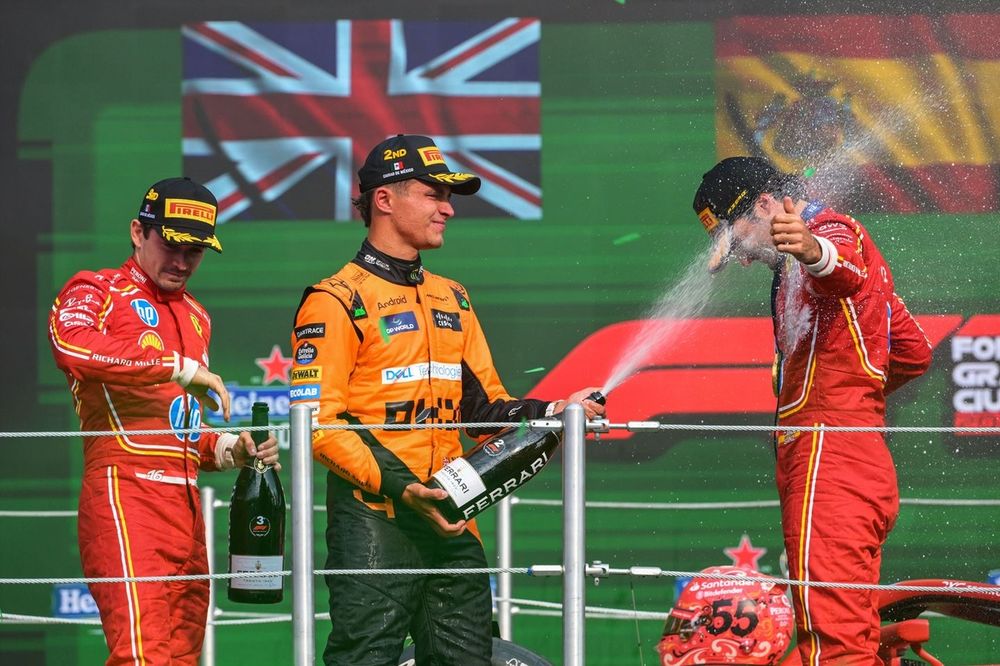 Charles Leclerc, Scuderia Ferrari, Lando Norris, McLaren F1 Team, Carlos Sainz, Scuderia Ferrari
