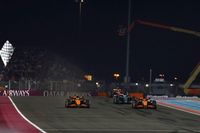 Norris regala la victoria a Piastri en el &uacute;ltimo metro en la sprint de Qatar