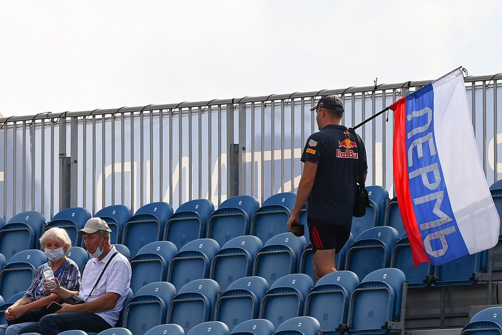 Man carries russian flag