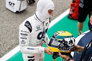 Gasly subastará casco en homenaje a Senna para ayudar a la fundación