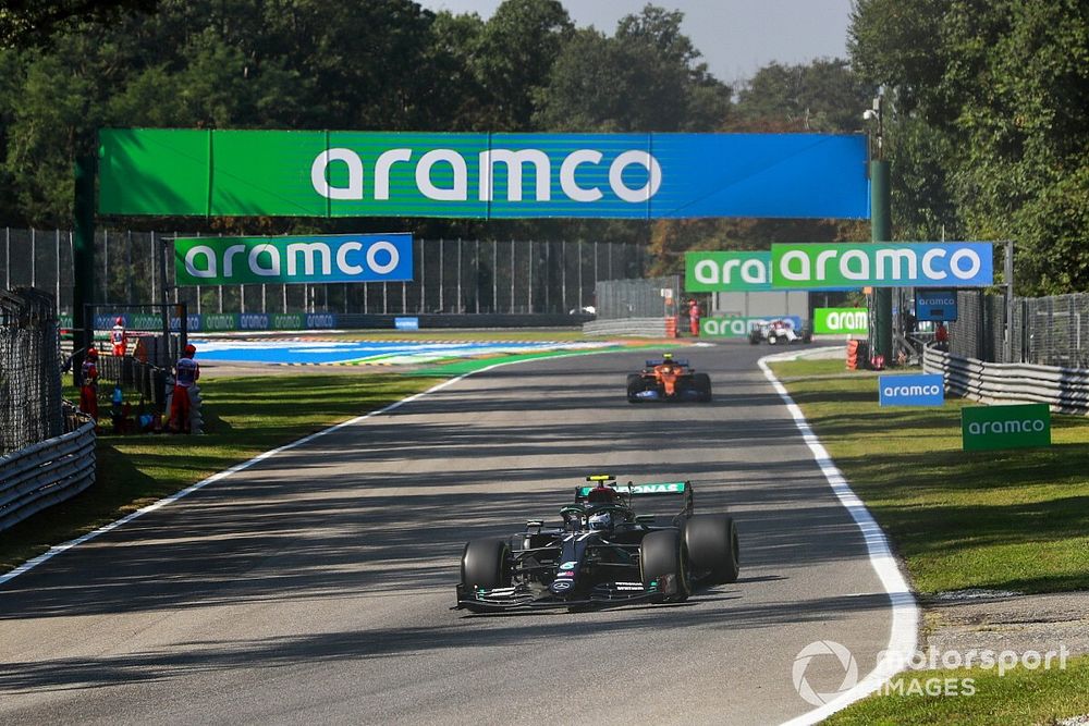 Valtteri Bottas, Mercedes F1 W11, Lando Norris, McLaren MCL35