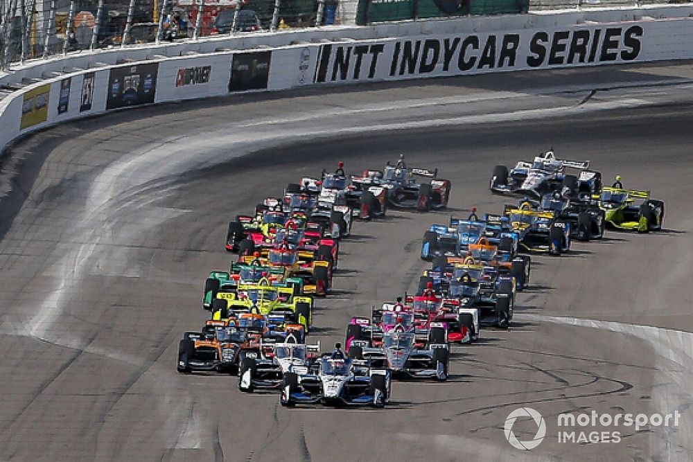 Start zu Rennen 2 beim Bommarito Automotive Group 500 im Gateway Motorsports Park in St. Louis: Takuma Sato, Rahal Letterman Lanigan Racing Honda, führt