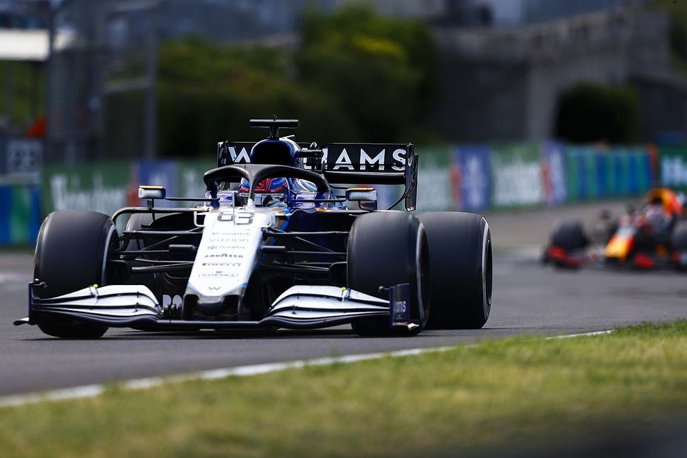 От штрафа в гонке Расселла спасла Williams