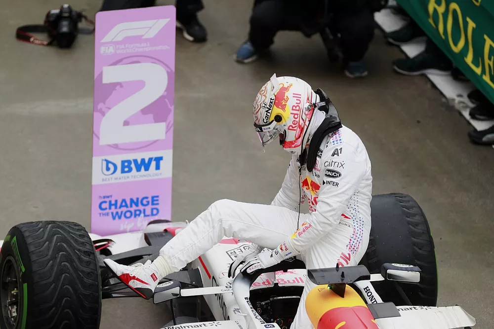 Max Verstappen, Red Bull Racing, 2&ordf; posici&oacute;n, llega al Parc Ferme