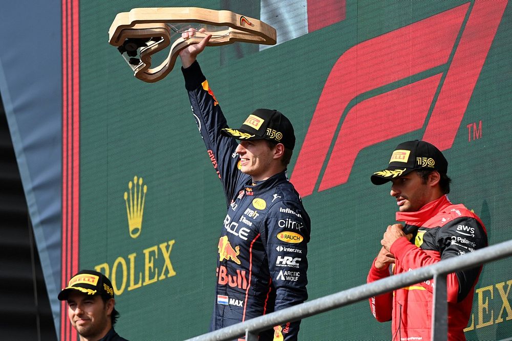 Max Verstappen, Red Bull Racing, 1st position, lifts the winners trophy