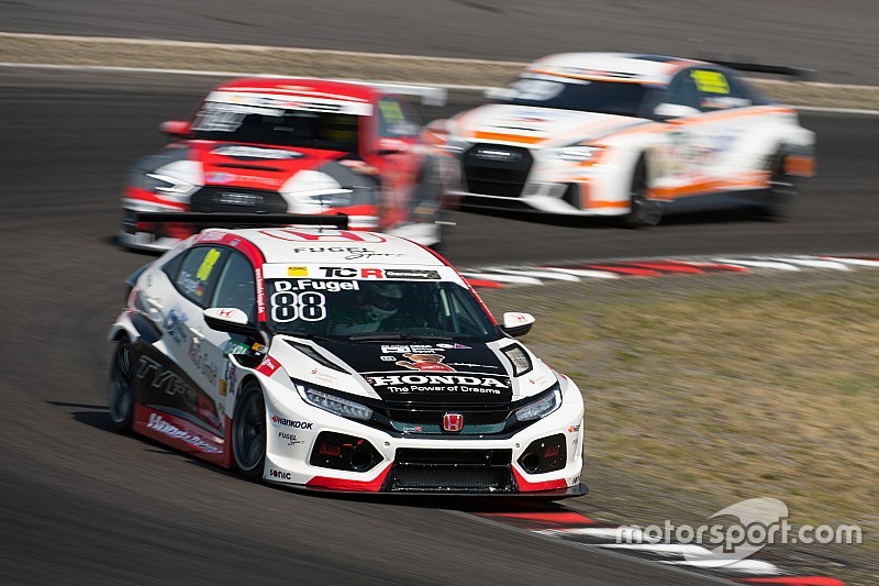 Dopo due anni Dominik Fugel ritrova la vittoria in Gara 2 al Nürburgring