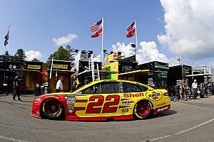 Logano manda en la práctica final en Michigan y Suárez en 12°