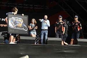 Lelang Amal MotoGP Inggris Raup Rp3,6 Miliar