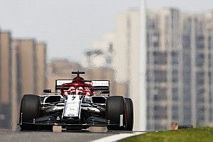 Остывшие шины не позволили Райкконену обогнать Renault и Racing Point