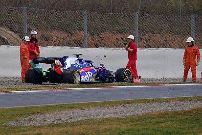 Albon se estrena con un trompo en pruebas oficiales