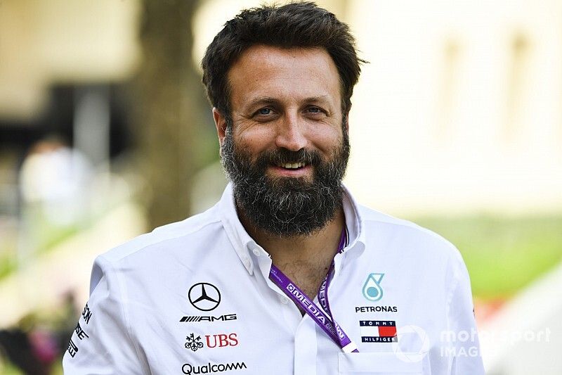 Из Mercedes уволился фотограф. Он недоволен поведением Хэмилтона
