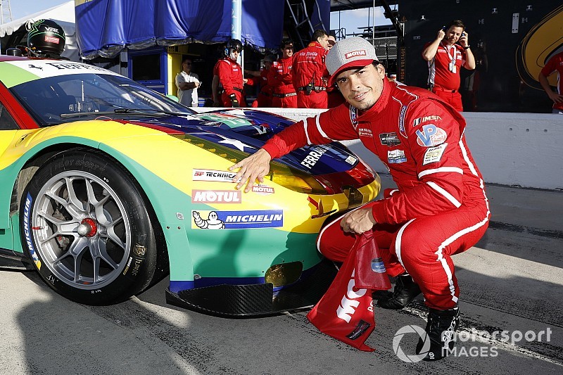 Marcos Gomes exalta trabalho “fantástico” de equipe em pole position
