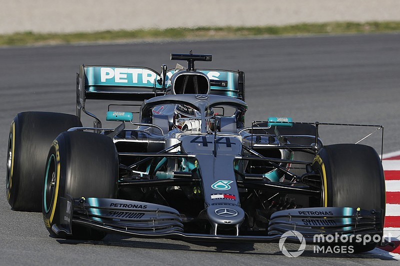 Hamilton weinig positief over Pirelli-banden: "Nog lastiger dan vorig jaar"