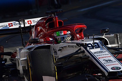 Giovinazzi eddig boldog, de még megvárná Räikkönen "jóváhagyását"