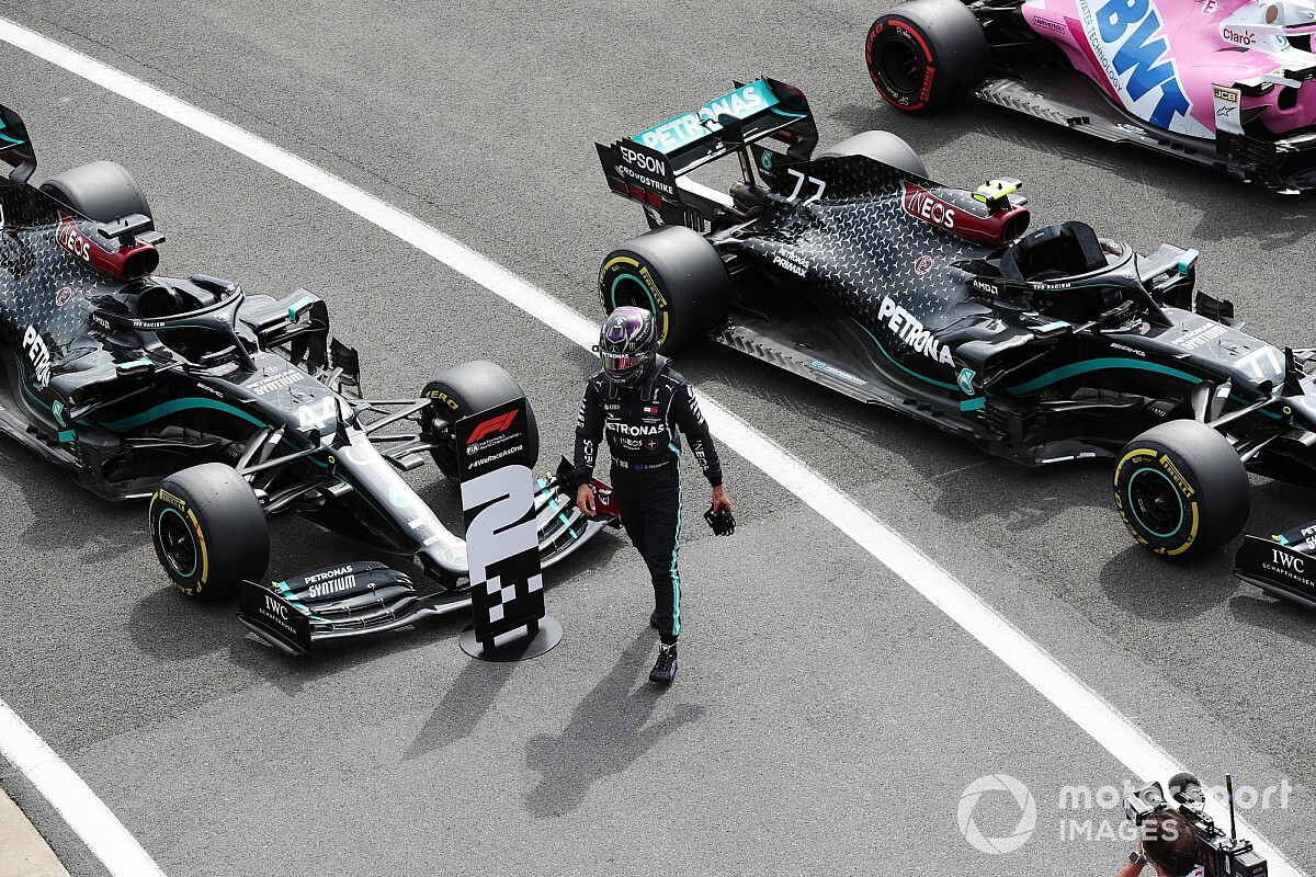 Hamilton: "Bottas pole pozisyonunu hak etti"
